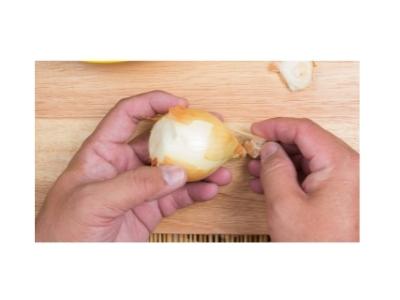 peel off onion